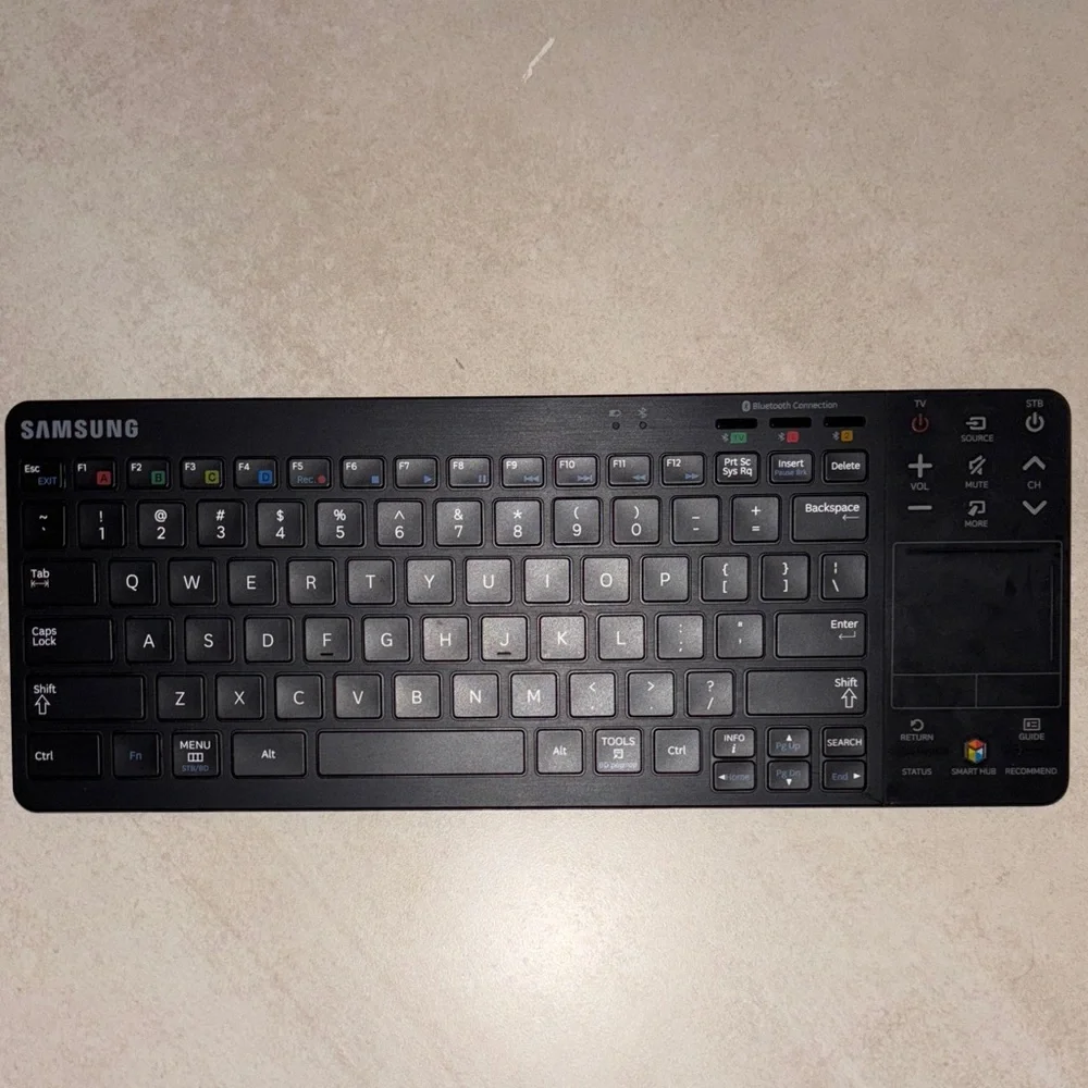 SAMSUNG Smart TV Keyboard with Touchpad VG-KBD2000 bluetooth